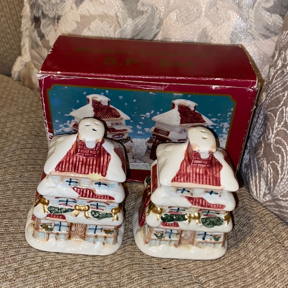 NWT Vintage Windsor Collection Salt & Pepper Set